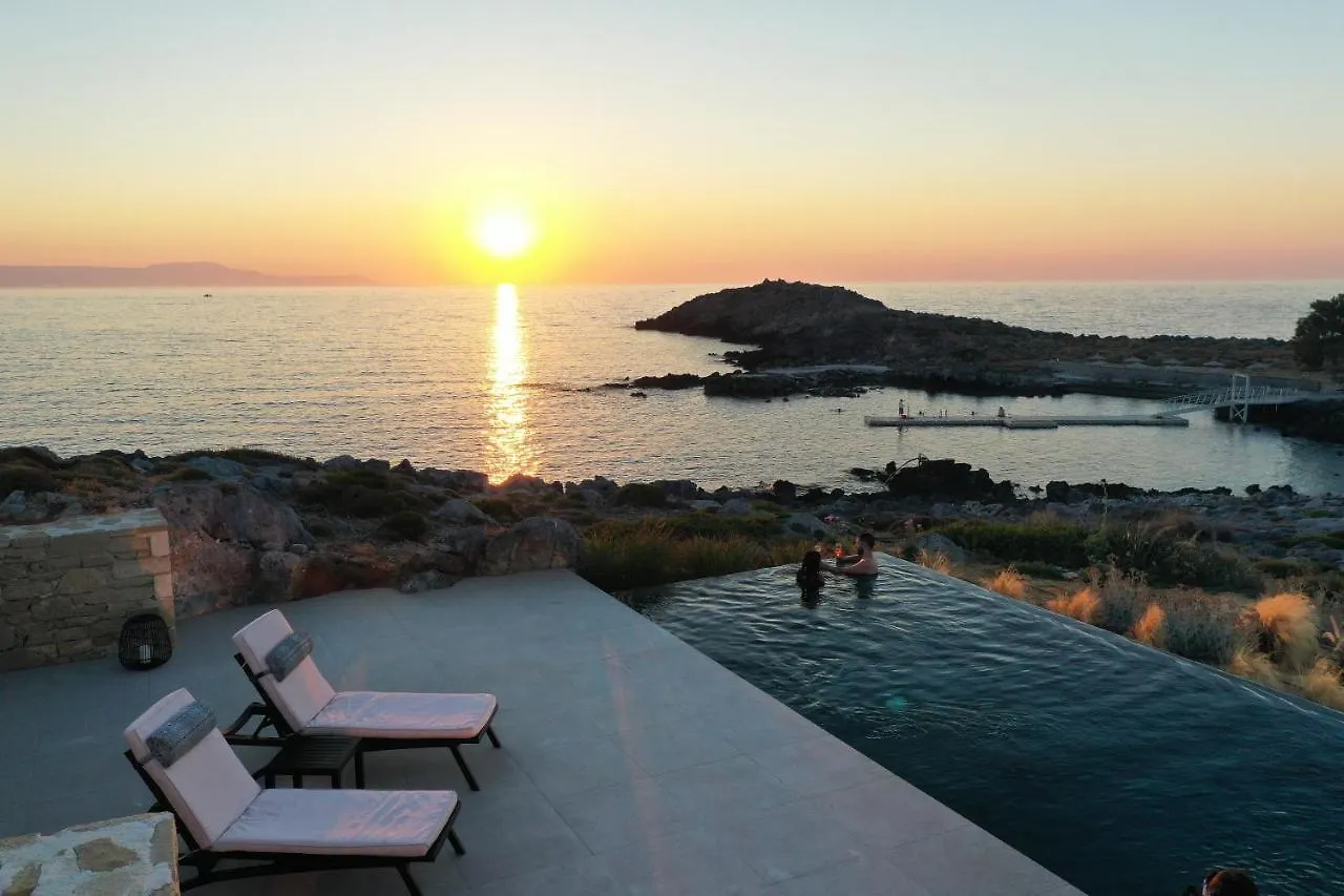 Kavos Hotel & Suites Stavros